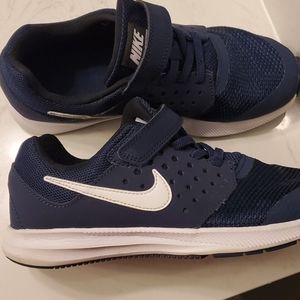 Nike vector strap sneakers. Downshifter7